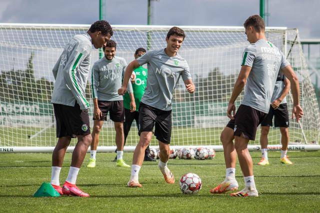 2026上海乒乓球嘉年华开幕 乒乓名将点赞全民观赛参赛新体验